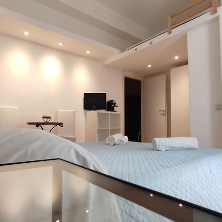 Living Cagliari Marina Bed and Breakfast Buitenkant foto