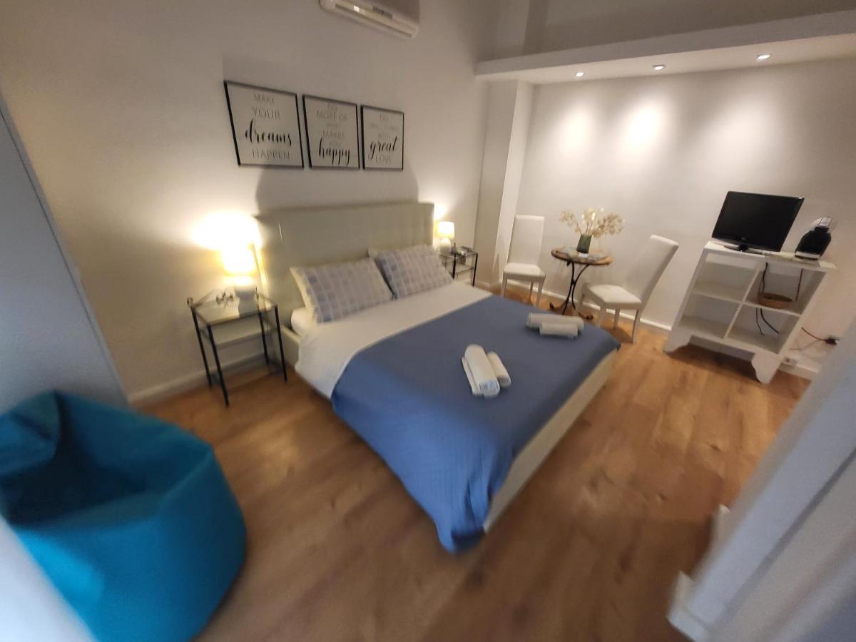 Living Cagliari Marina Bed and Breakfast Buitenkant foto