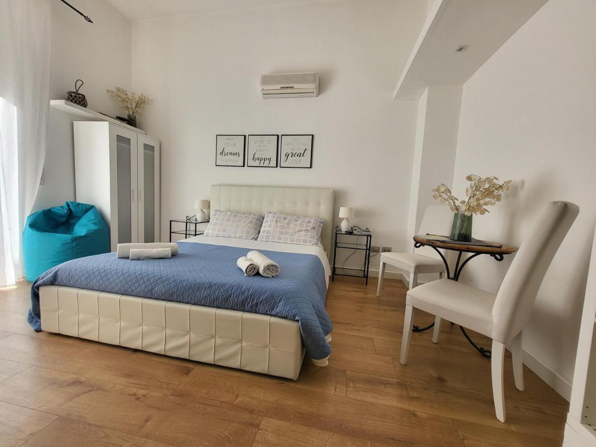 Living Cagliari Marina Bed and Breakfast Buitenkant foto