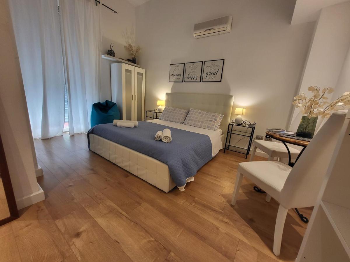 Living Cagliari Marina Bed and Breakfast Buitenkant foto