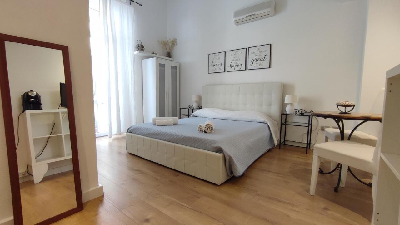 Living Cagliari Marina Bed and Breakfast Buitenkant foto